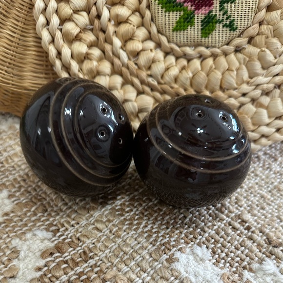 Vintage Dark Brown Ceramic Salt and Pepper Shaker Set - Picture 10 of 16